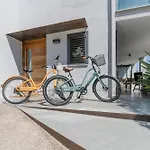 Flateli Montjuic Апартаменты *