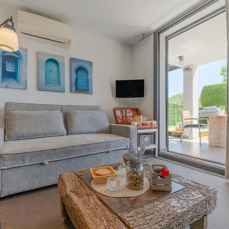 Flateli Montjuic شقة