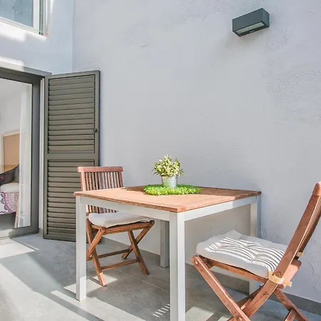 Flateli Montjuic Daire Girona