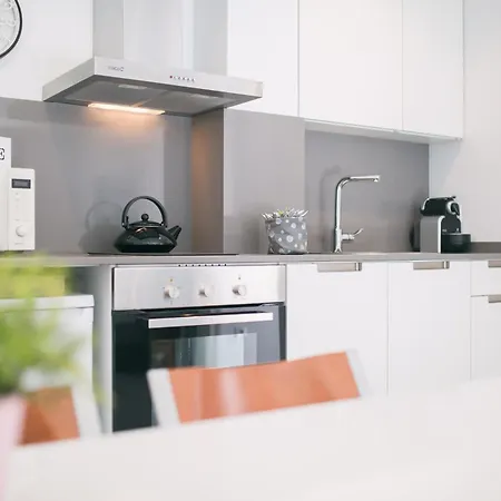 Flateli Montjuic Χιρόνα