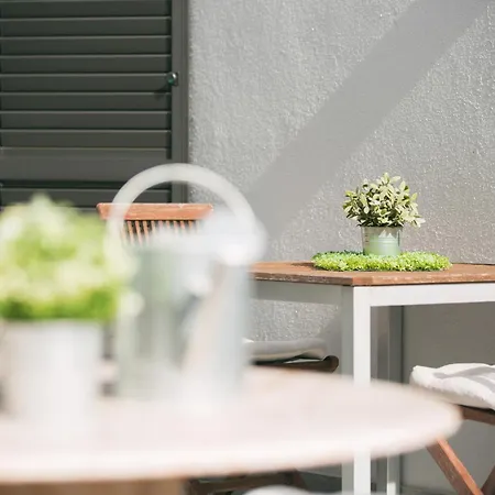 Flateli Montjuic * Χιρόνα