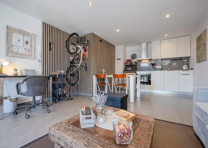 Flateli Montjuic * Girona