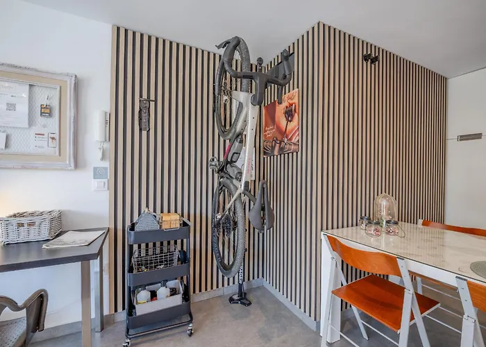 Flateli Montjuic * Girona