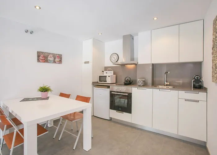 Flateli Montjuic Apartamento Girona